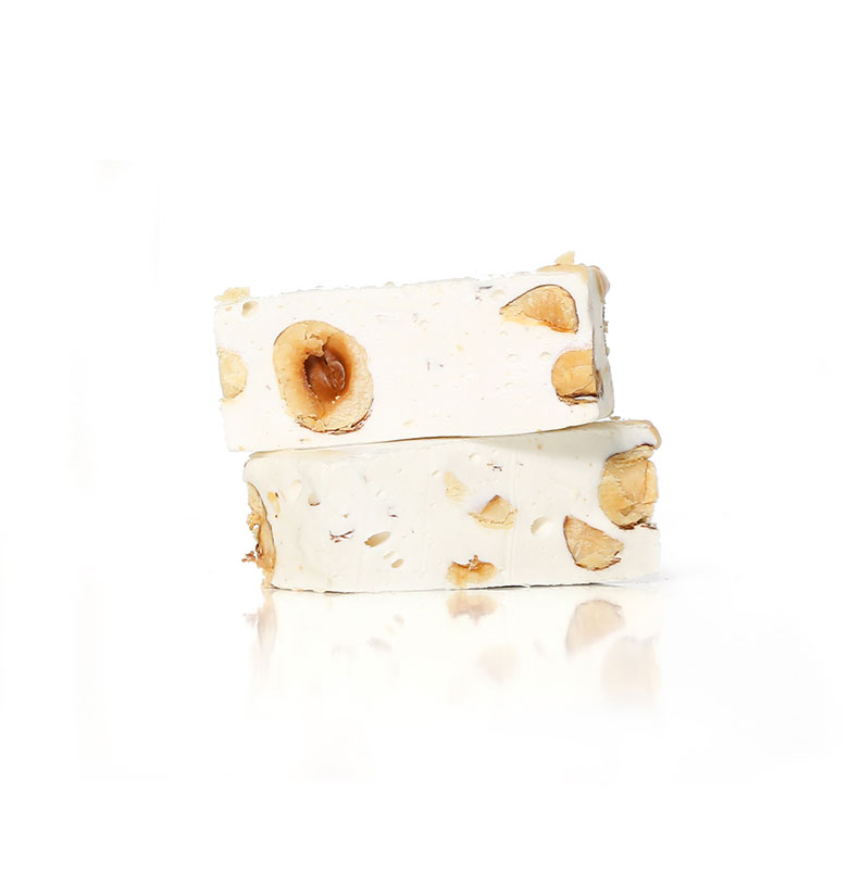 Torrone bianco tenero con nocciole